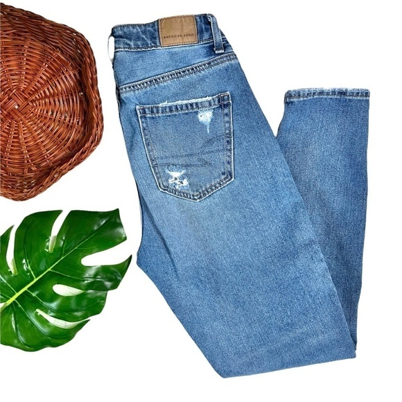 American Eagle Outfitters AEO Distressed High Waisted Mom Blue Jeans Size 00 - Picture 15 of 15